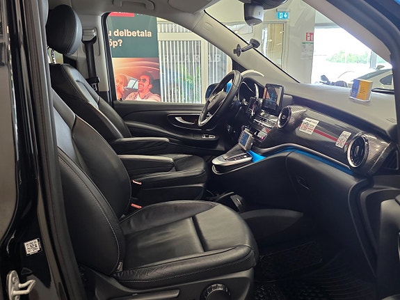 Mercedes-Benz V250 5 of 12