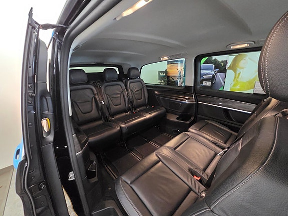Mercedes-Benz V250 9 of 12