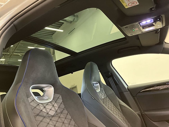 Volkswagen Passat 15 of 19