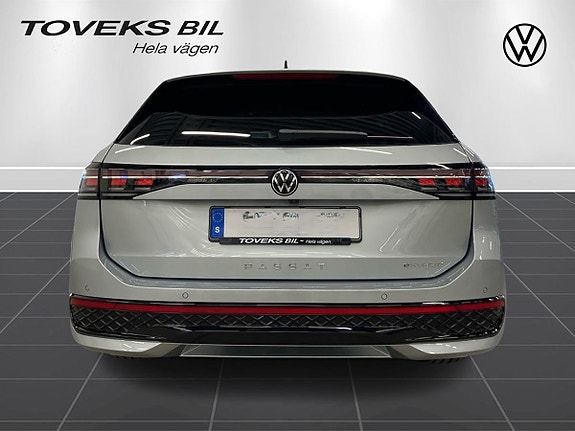 Volkswagen Passat 4 of 19