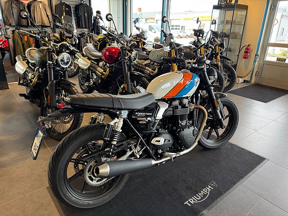 Triumph Speed Twin 900 Demo 33mil 2 of 4