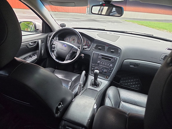 Volvo V70 4 of 15