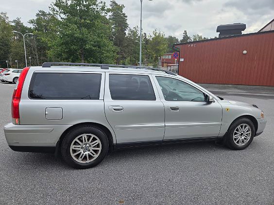 Volvo V70 12 of 15