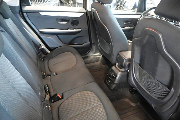 BMW 218i 12 of 24