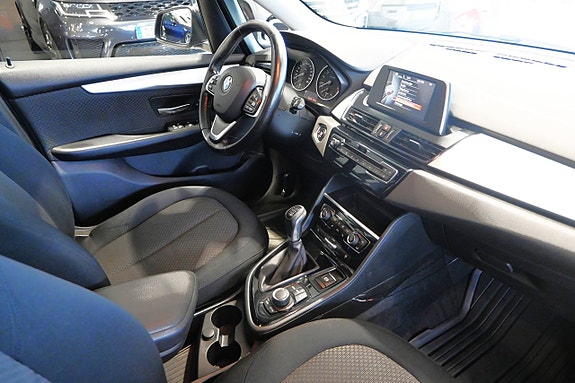BMW 218i 10 of 24