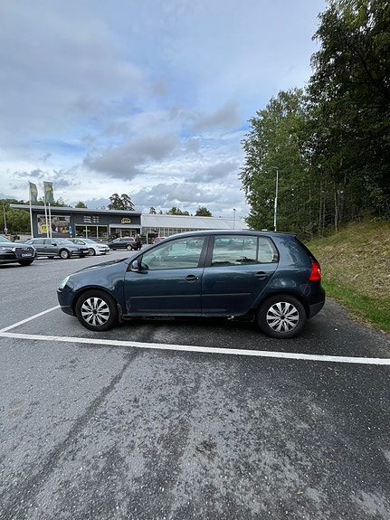 Volkswagen Golf V 2 of 8