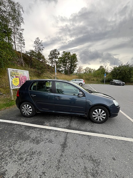 Volkswagen Golf V 3 of 8