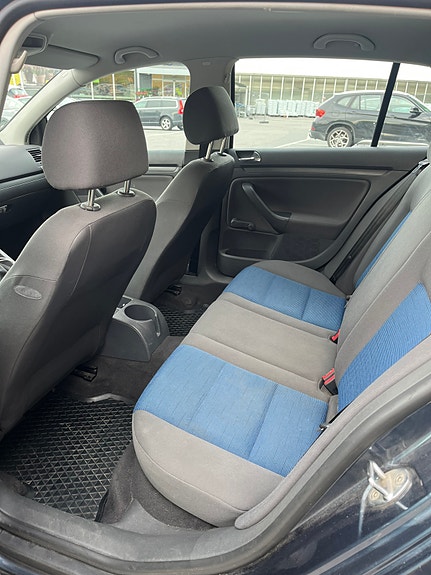 Volkswagen Golf V 5 of 8