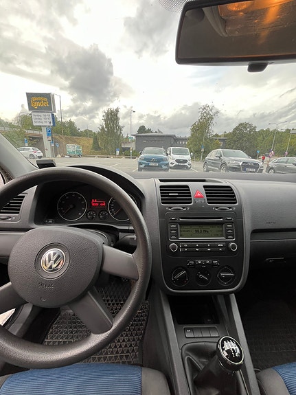 Volkswagen Golf V 8 of 8