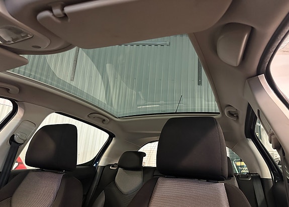 Peugeot 308 13 of 14
