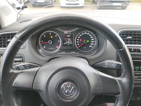 Volkswagen Polo 2 of 12