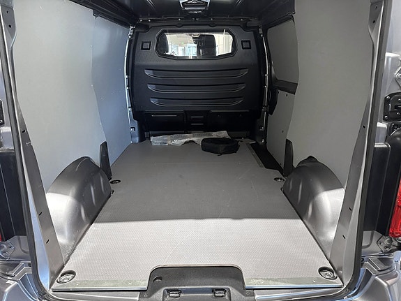 Peugeot e-Expert 14 of 17