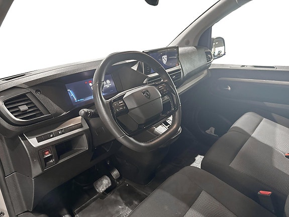 Peugeot e-Expert 8 of 17