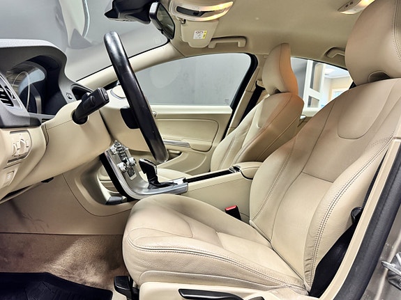 Volvo S60 7 of 12