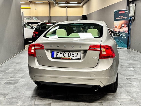 Volvo S60 3 of 12