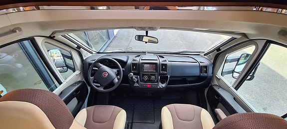 Adria Coral S 690 SL "Enkelsäng, Superfint skick!" 6 of 17