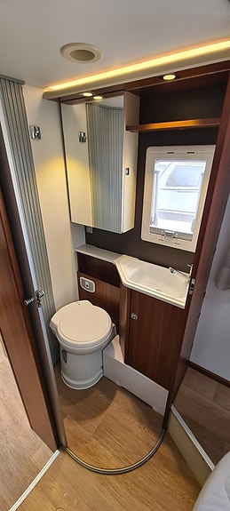 Adria Coral S 690 SL "Enkelsäng, Superfint skick!" 15 of 17