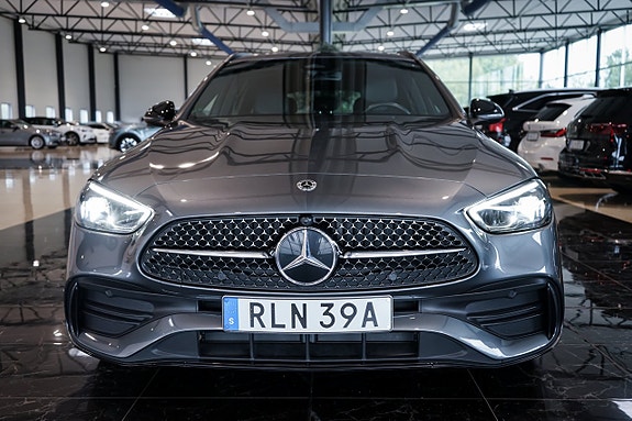 Mercedes-Benz C300 2 of 28