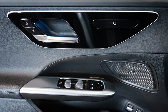 Mercedes-Benz C300 23 of 28