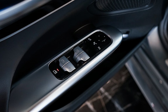 Mercedes-Benz C300 24 of 28