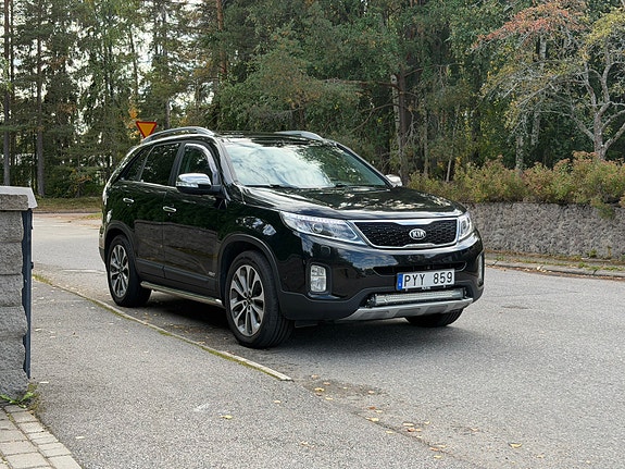 Kia Sorento 2 of 10