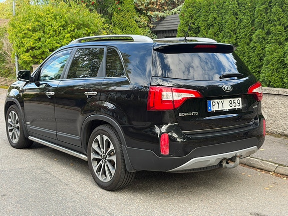 Kia Sorento 3 of 10
