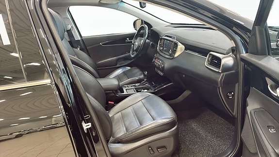 Kia Sorento 3 of 13