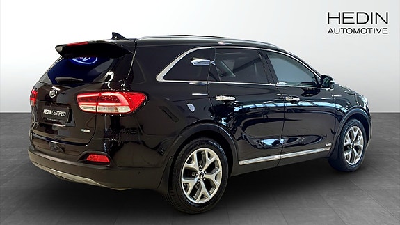 Kia Sorento 2 of 13