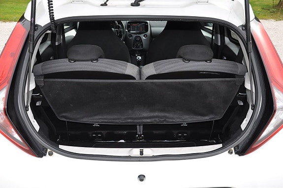 Toyota Aygo 7 of 13