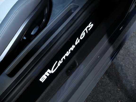 Porsche 911 Carrera 4 GTS 9 of 12