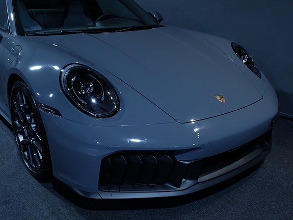 Porsche 911 Carrera 4 GTS 5 of 14