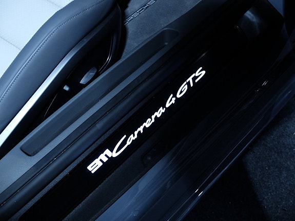Porsche 911 Carrera 4 GTS 6 of 14