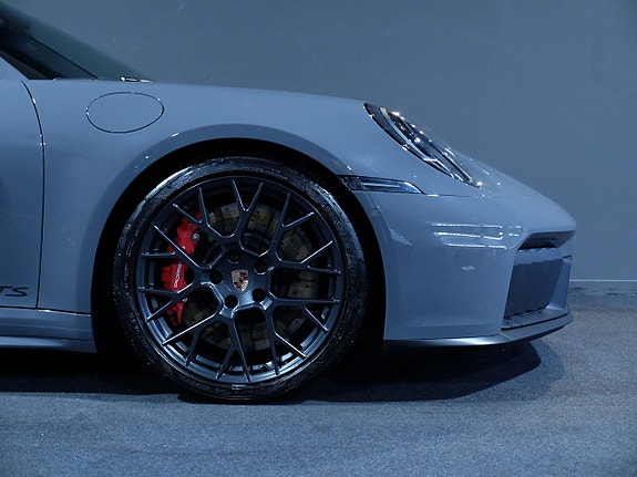 Porsche 911 Carrera 4 GTS 4 of 14