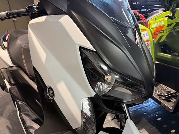 Yamaha XMAX 250 ABS 2 of 9