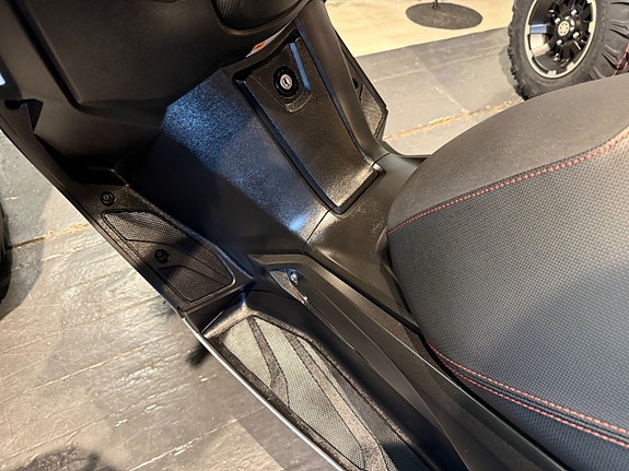 Yamaha XMAX 250 ABS 7 of 9