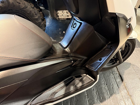 Yamaha XMAX 250 ABS 6 of 9