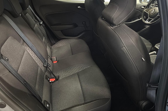 Renault Clio 11 of 17