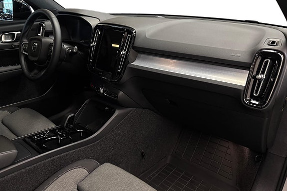 Volvo XC40 10 of 21