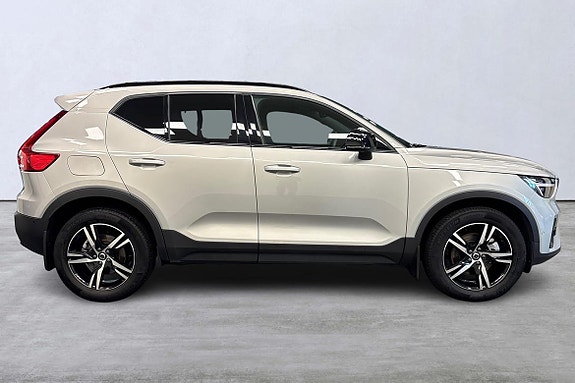 Volvo XC40 3 of 21