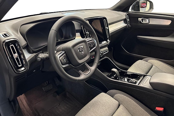 Volvo XC40 8 of 21