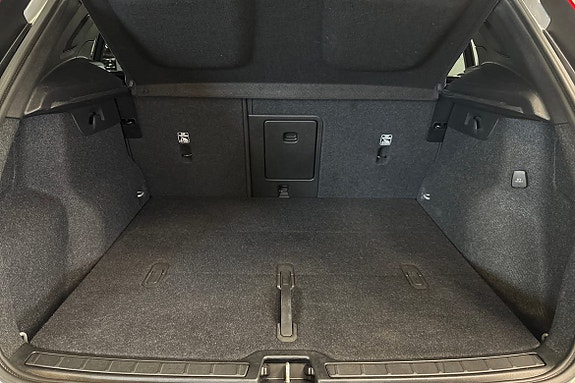 Volvo XC40 13 of 21