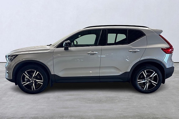 Volvo XC40 2 of 21