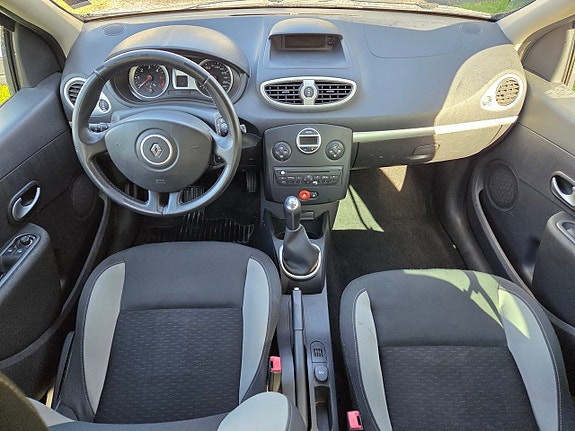 Renault Clio 7 of 9
