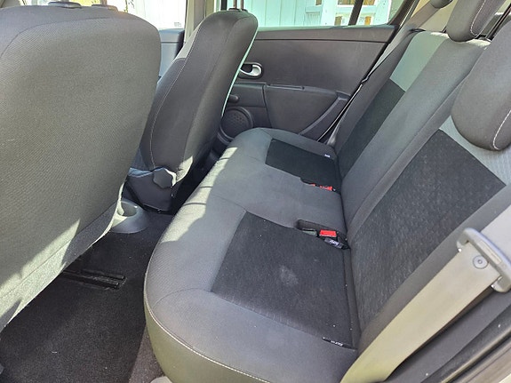 Renault Clio 9 of 9