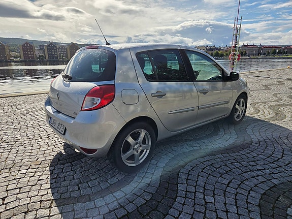 Renault Clio 2 of 9