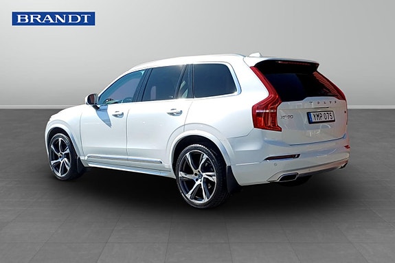 Volvo XC90 2 of 9