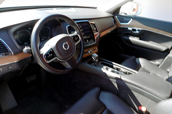 Volvo XC90 5 of 9
