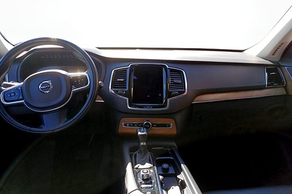 Volvo XC90 4 of 9