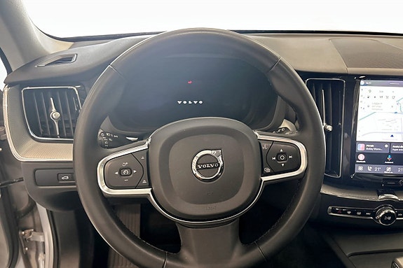 Volvo XC60 8 of 12
