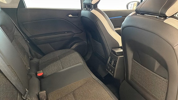 Renault Captur 5 of 12